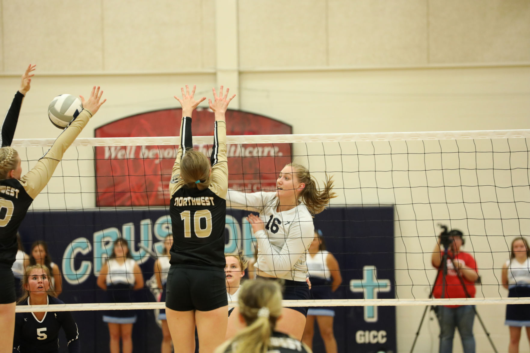 Outtakes_100419_ginwvball06_zlm.JPG